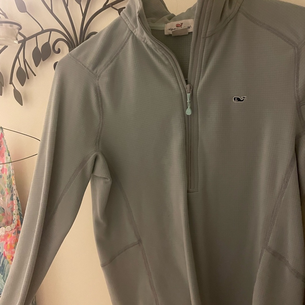 Vineyard vines pull over